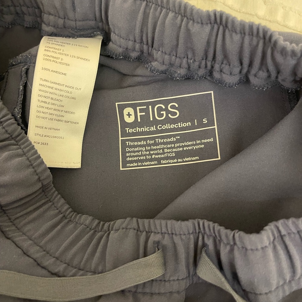Men’s FIGS scrub set size S - LIMITED EDITION Space Navy - Picture 7 of 7